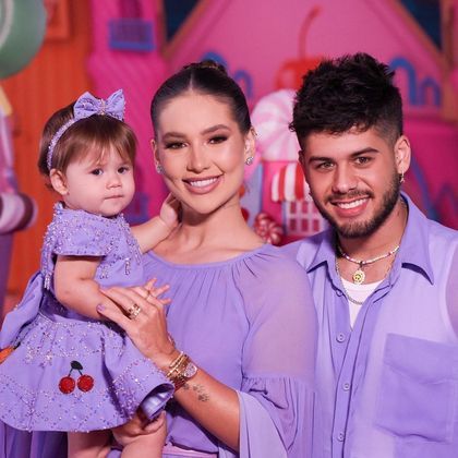 Virginia e Zé Felipe também optaram pelo lilás e montaram looks monocromáticos combinados para a festa de 1 ano da primeira filha do casal, Maria Alice, em maio deste anoVeja também: Chamado de 'rico se vestindo igual a pateta', Zé Felipe adora rosa, estampas e colar de miçanga