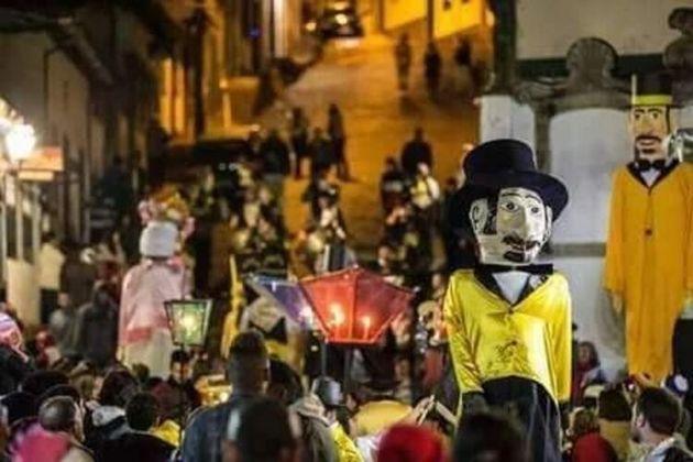 Zé Pereira dos Lacaios é uma agremiação carnavalesca da cidade de Ouro Preto, Brasil. Fundado em 1867, é um dos bloco de carnaval mais antigo do país ainda em atividade.
