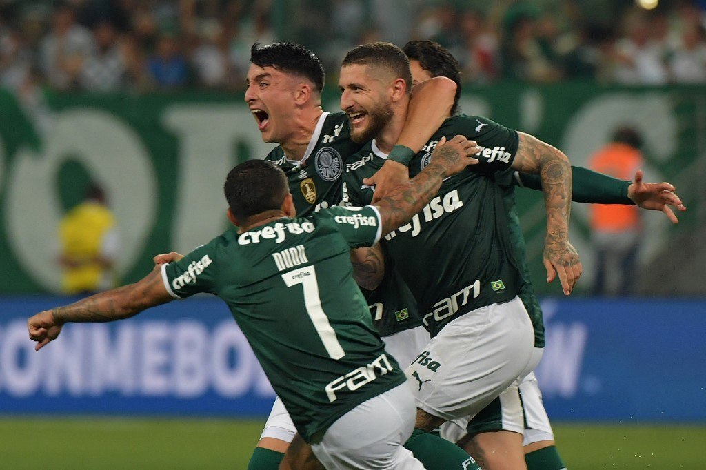 Ele fez coisas grandiosas”: Jogadores do Palmeiras dedicam título a Deus -  Guiame