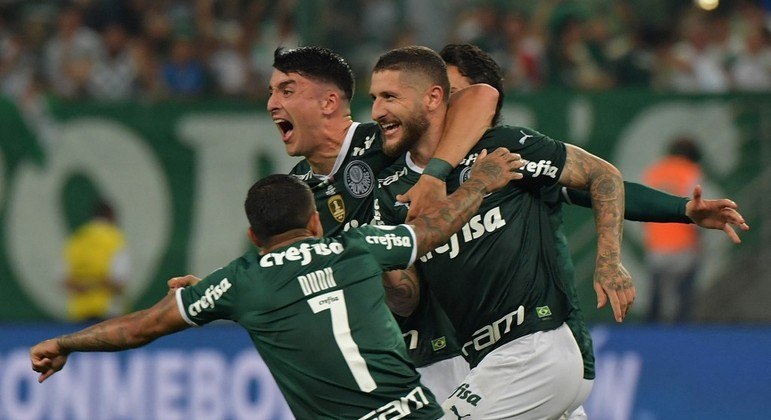 Zé Rafael comemora gol de falta marcado contra o Athletico-PR na Recopa Sul-Americana