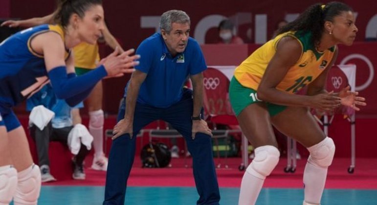 Zé Roberto, o inúltil esforço na lateral da quadra