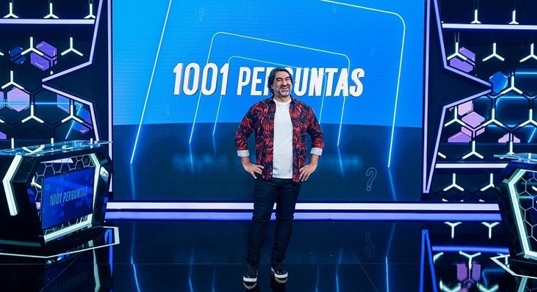 Zeca Camargo apresenta o "1001 Perguntas", todas as noites, na Band