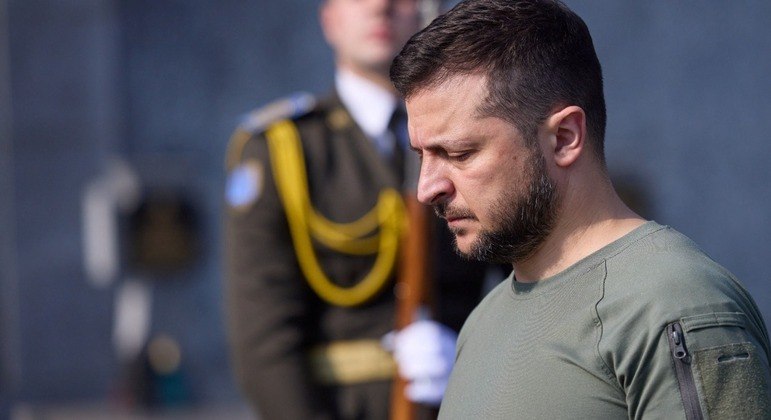 Zelenski alerta para o julgamento de soldados ucranianos no dia da independência do país