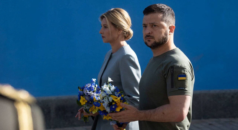 O presidente da Ucrânia, Volodmir Zelenski, e sua esposa, Olena, em Kiev