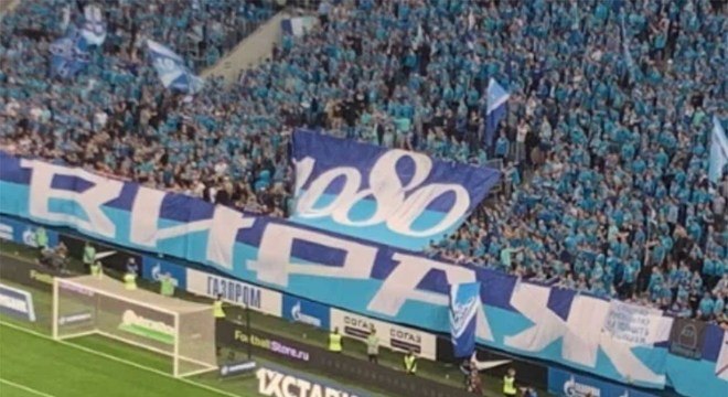 Em meio a crise sanitária, torcida do Zenit exibe faixa: 'Somos doentes  pelo futebol