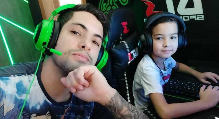 Já imaginou largar a própria empresa para apostar no filho gamer? Foi o que Rodrigo Satoru fez

