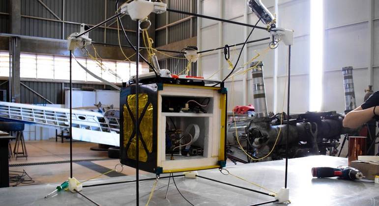 Sonda Garatéa III sendo preparada para o lançamento