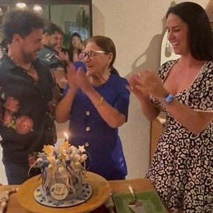 Zezé celebrou 59 anos com a mãe e a noiva