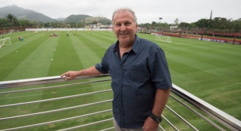 Zico visita o Ninho do Urubu