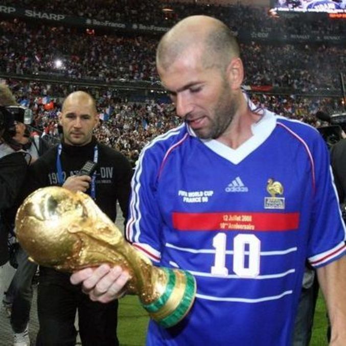 Zidane, capitão e craque da França, na Copa de 98