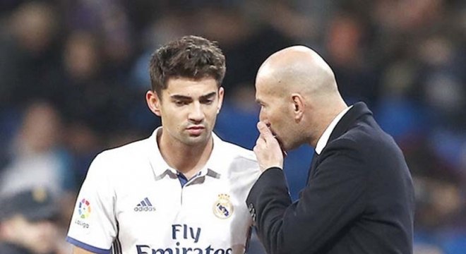 Zidane tem outro filho no futebol. Enzo também foi revelado pelo Real Madrid, mas não se firmou. Com passagens pelo Castilla, Alavés, Lausanne-Sport, o meia está atualmente no Desportivo Aves, de Portugal
