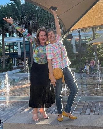 Zilu mantém fortes laços de amizade com Rose Miriam Di Matteo, viúva do saudoso apresentador Gugu Liberato. As duas moram em Orlando, na Flórida, e sempre que se encontram fazem questão de registrar na web: 