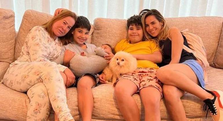 Zilu reencontrou a filha, Wanessa Camargo, pela primeira vez após três anos, em agosto do ano passado.&nbsp;A cantora viajou até Miami, nos Estados Unidos, e levou os filhos, José Marcus e João Francisco, para visitar a avó. 