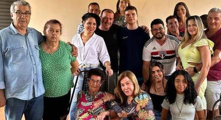 Zilu Godoi com a família, em Goiás