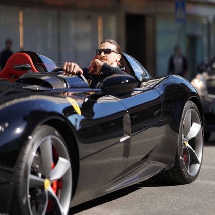 Além de CR7, o sueco, Zlatan Ibrahimovic, também possui uma Ferrari Monza em sua garagem