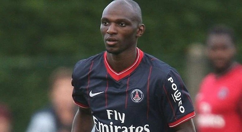 Zoumana Camara era a contratação mais cara do PSG em 2007. O clube pagou 6 milhões de euros ao Saint-Étienne